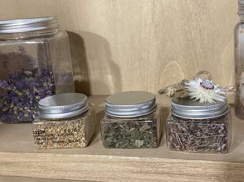 Plastic Potje Met Zilveren Schroefdeksel 5.5x5.2x4cm inhoud 60ml 12st